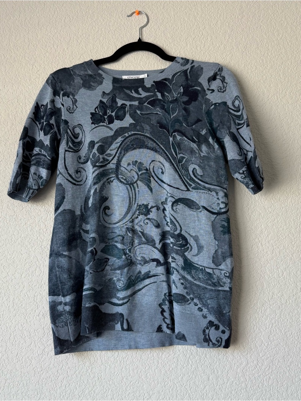 Chico's Gray Floral Swirl Short Sleeve Sweater Top